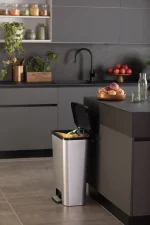 CURVER "COMPATTA" FÉMHATÁSÚ TÉGLALAP ALAKÚ PEDÁLOS SZEMETES 50L - Image 5